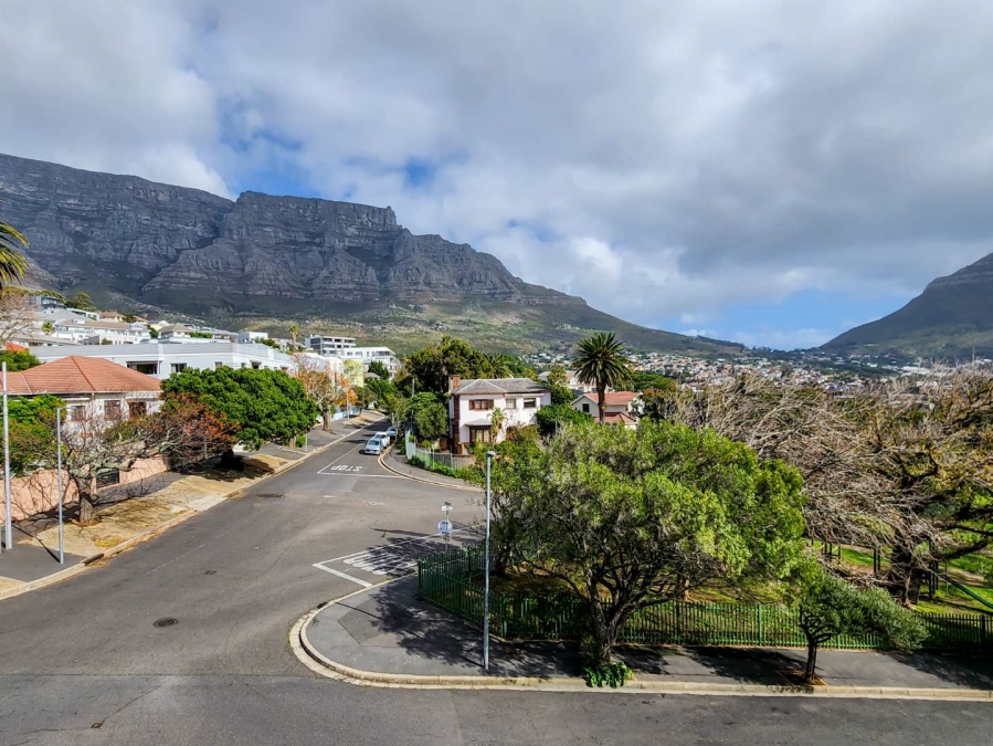 1 Bedroom Property for Sale in Vredehoek Western Cape